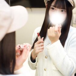 女の子のお化粧してるところすき
