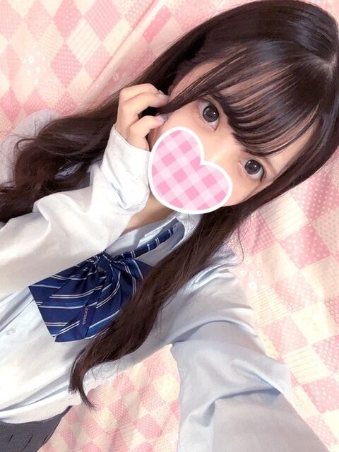 佐藤りりか  小柄の黒髪ロリ系